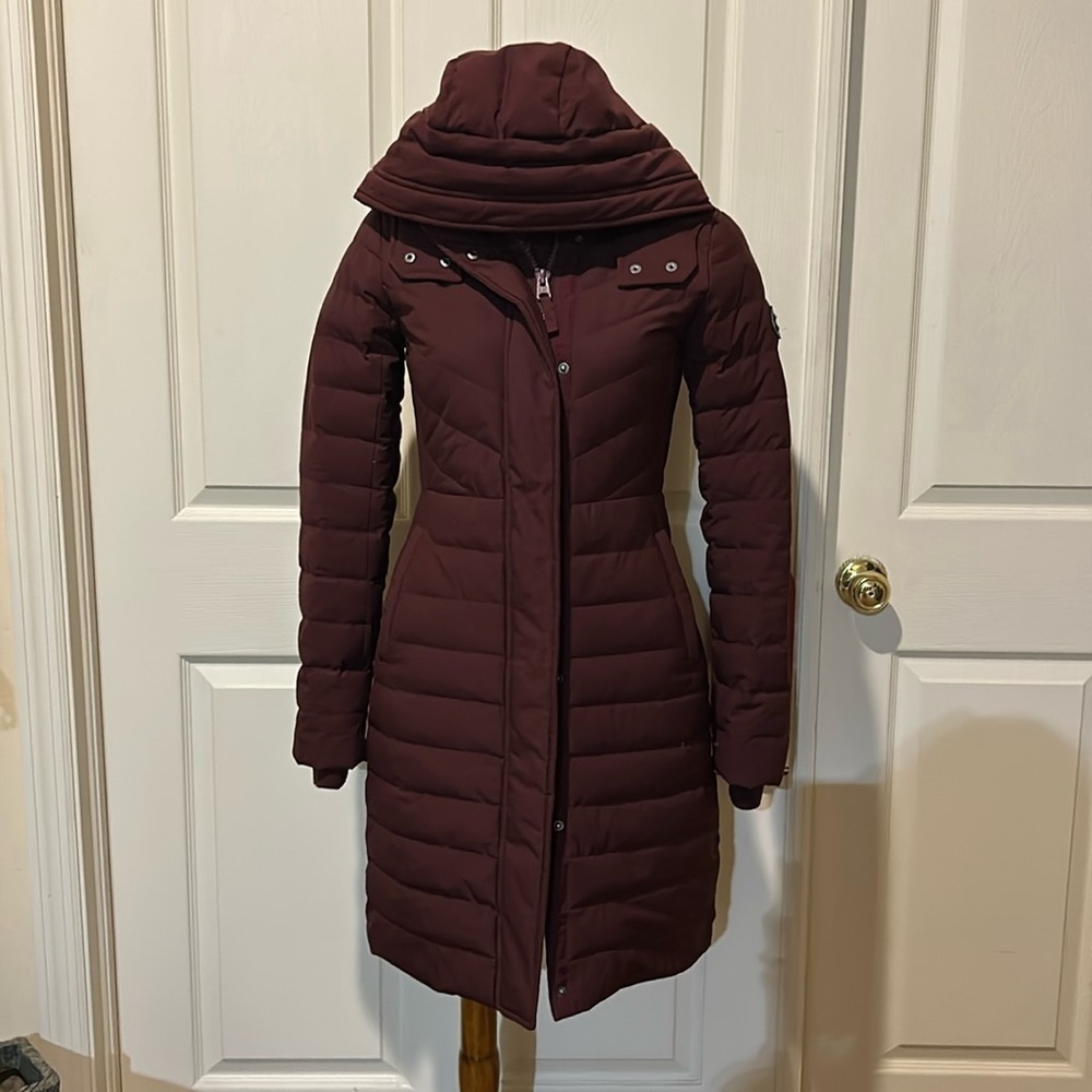 A&F long Down Insulated wind/water Resistant Coat with Hood. XXS